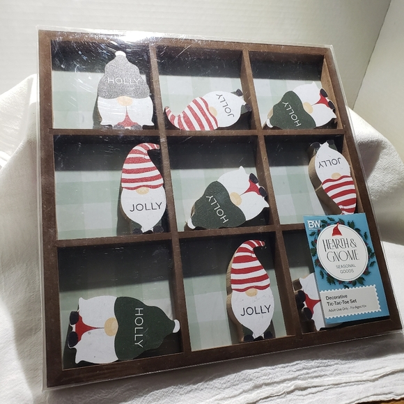 Adorable "Holly" and "Jolly" Gnomes Tic-Tac-Toe Set - Picture 2 of 4